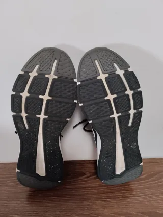 Zapatillas Adidas Negras y Blancas