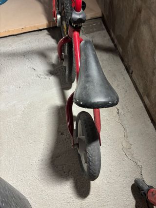 Bicicleta sin pedales Chicco roja