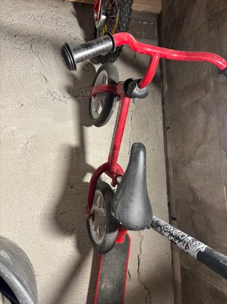 Bicicleta sin pedales Chicco roja
