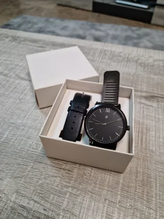 Reloj negro con doble pulsera