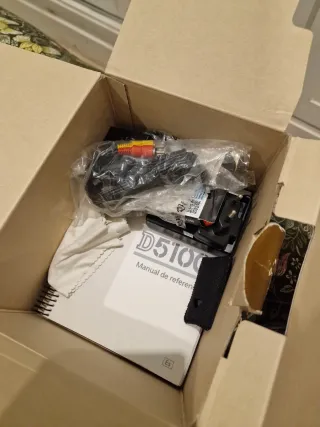 Cámara Nikon D5100 + Tarjeta SD 32GB+ 18-200+ 35mm