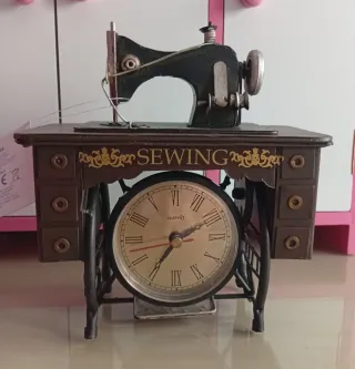 Reloj Máquina de Coser Decorativa.