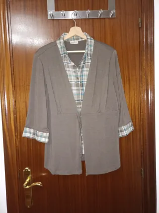 Camisa marrón y multicolor