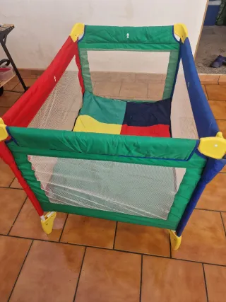Cuna de viaje multicolor