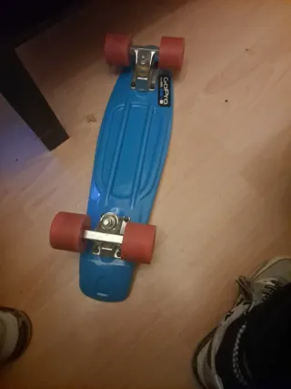 Monopatín azul