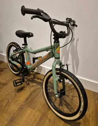 Bicicleta Academy 3 16" ultra ligera como nueva
