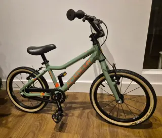 Bicicleta Academy 3 16" ultra ligera como nueva