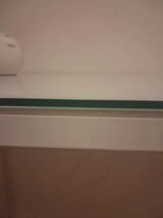 Mesa de escritorio de cristal y metal