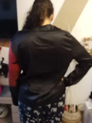 Blusa mujer negra con estampado floral