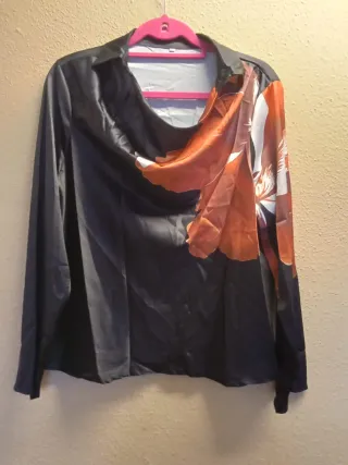 Blusa mujer negra con estampado floral