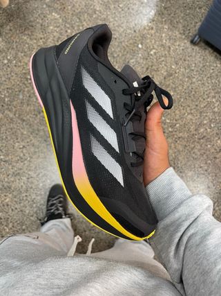 Zapatillas Adidas Negras con detalles
