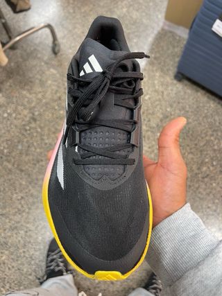 Zapatillas Adidas Negras con detalles