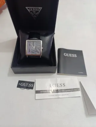 Reloj Guess Mujer Cuadrado Plata