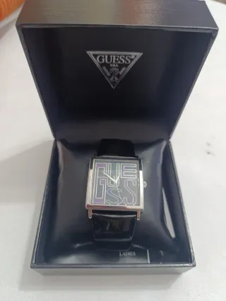 Reloj Guess Mujer Cuadrado Plata