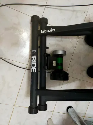 Bicicleta + rodillo + 2 ruedas repuesto.