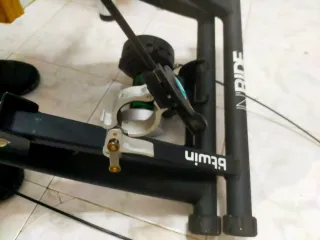 Bicicleta + rodillo + 2 ruedas repuesto.