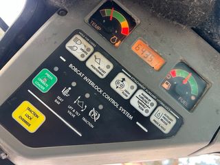 Miniexcavadora Bobcat 753 -  Equipo completo.