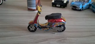 Moto de metal decorativa