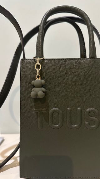 Bolso Tous verde oscuro con charm oso