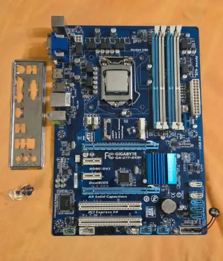 Placa Base Gigabyte con Procesador y Disipador