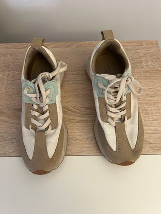 Zapatillas Pull&Bear beige y blanco