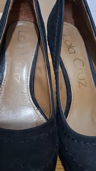 Zapatos de tacón Lola Cruz negros talla 40