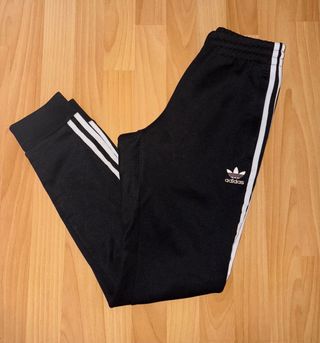Pantalón chándal Adidas negro