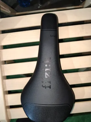 Sillín Fi'zi:k TAIGA Negro. NUEVO A ESTRENAR