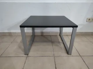 Mesa baja moderna madera y metal.