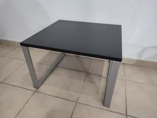 Mesa baja moderna madera y metal.