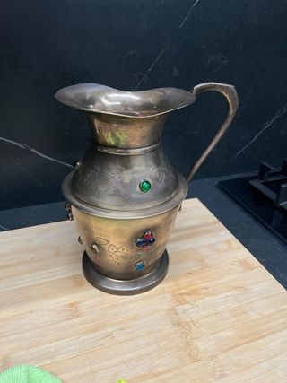 Jarra vintage con adornos de cristal