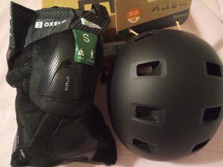 Casco y rodilleras Oxelo Talla S/M de decatlon