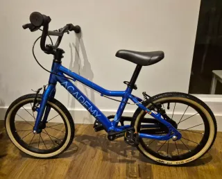 Bici infantil Academy 3 de 16" super ligera nueva