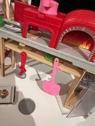 Barbie Pizzería incluye muñeca y accesorios