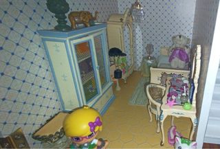 Casa de muñecas amueblada