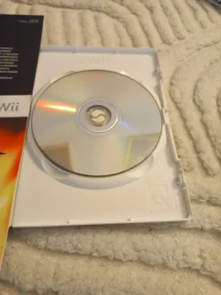 Guitarra Guitar Hero + 2 juegos Wii