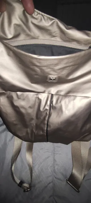 Mochila Antirrobo Color rosado/Plateado