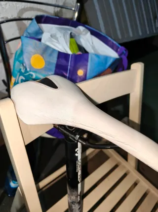 Sillín Sella Italia y tija 3T de aluminio