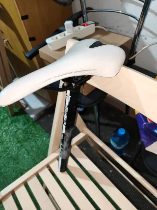 Sillín Sella Italia y tija 3T de aluminio