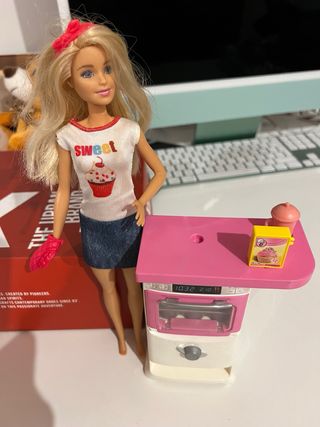 Barbie repostería con muñeca Barbie incluida