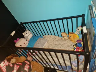 Cuna madera con colchón y accesorios