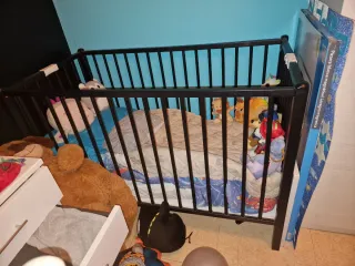 Cuna madera con colchón y accesorios