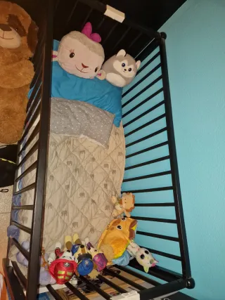 Cuna madera con colchón y accesorios