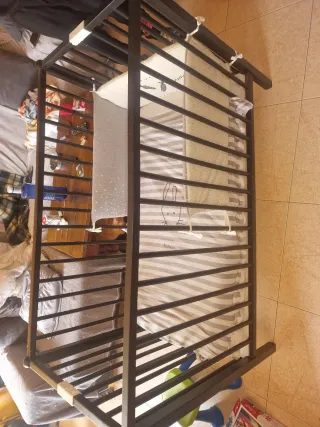 Cuna madera con colchón y accesorios