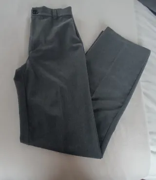 Traje chaqueta y pantalón Pull&Bear gris
