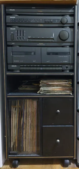 Equipo de música Philips antiguo