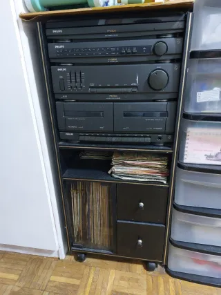 Equipo de música Philips antiguo