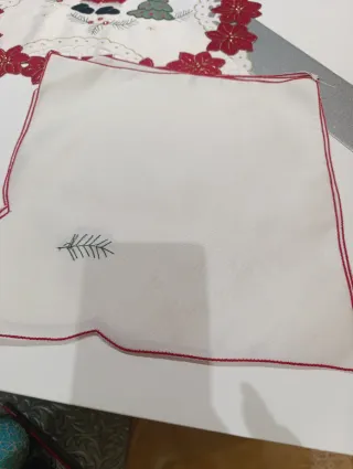 Mantel centro de mesa Navidad y 4 servilletas