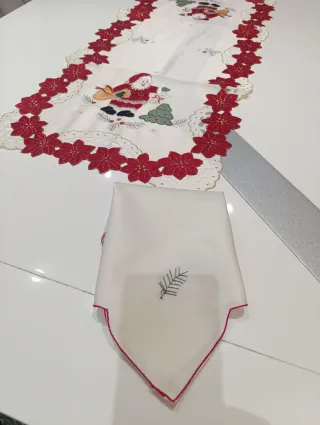 Mantel centro de mesa Navidad y 4 servilletas