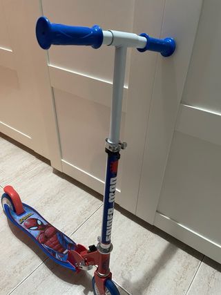 Patinete Spiderman Rojo y Azul